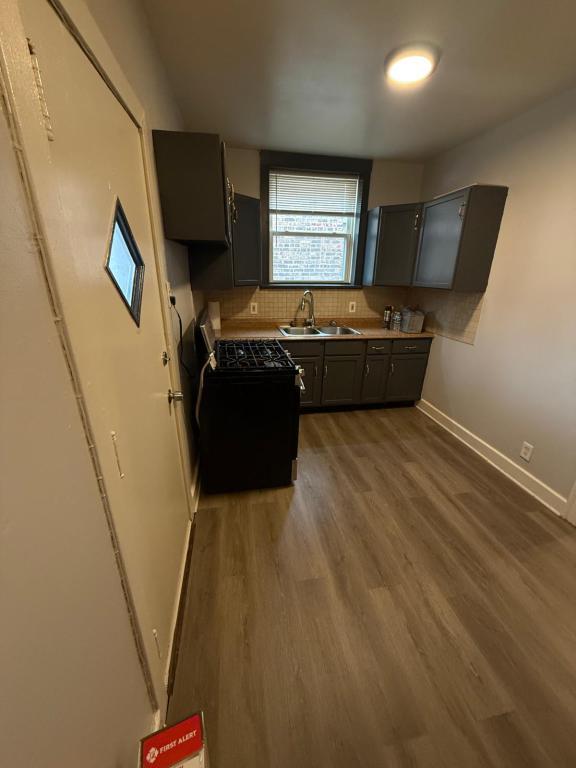 Building Photo - 7948 S Essex Ave