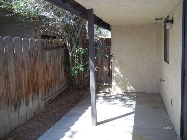 Building Photo - 1005 W Alene Ave