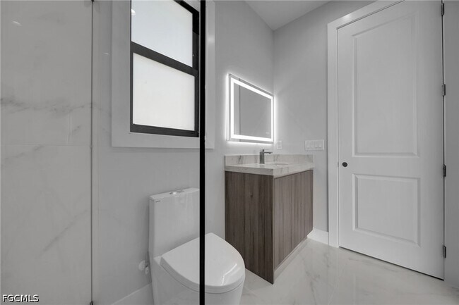 Building Photo - 436 NW 38th Ave