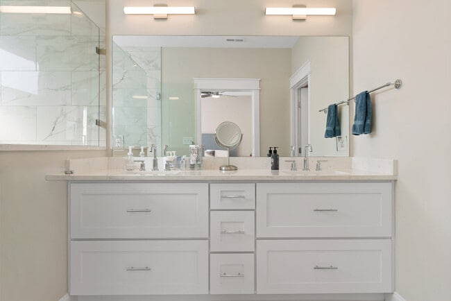 Building Photo - Bradshaw Commons