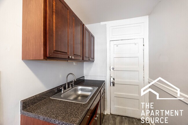 Building Photo - 3257 W Wrightwood Ave