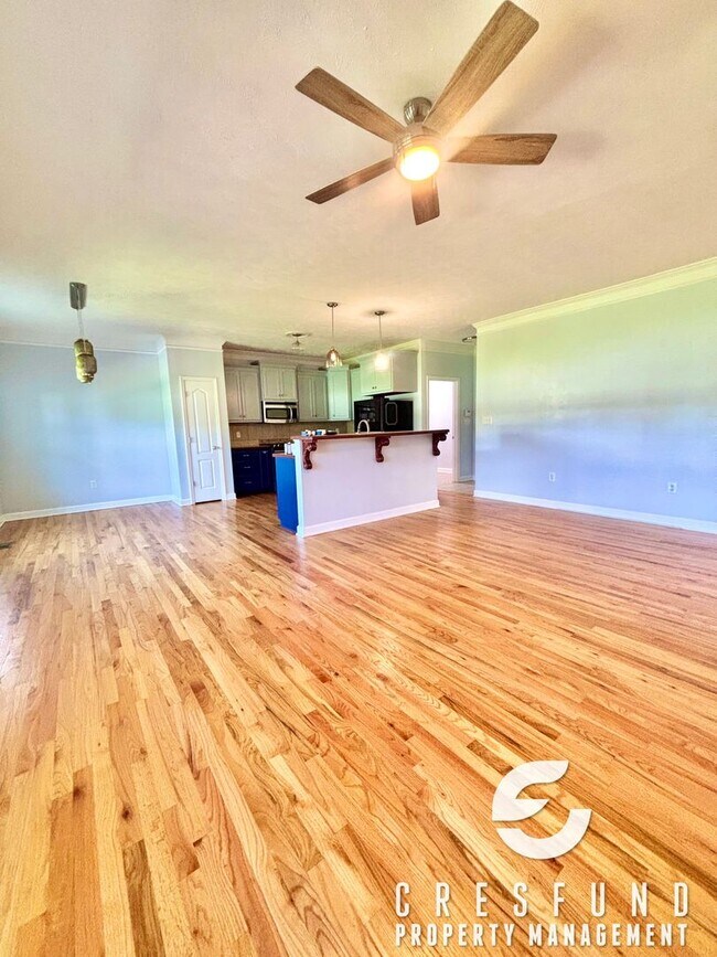 Building Photo - CHARMING 3 BEDROOM READY FOR MOVE IN TODAY!