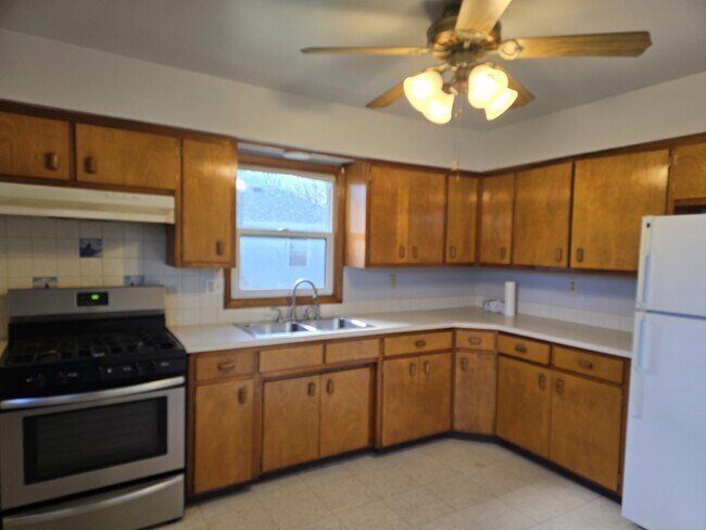 Building Photo - 5109 21st Ave