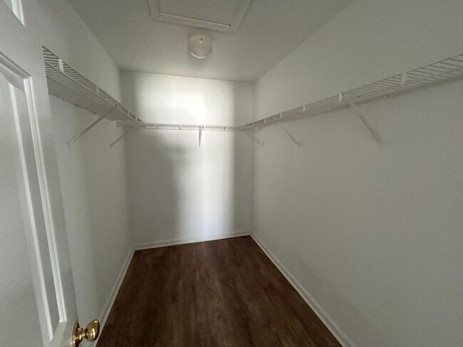 Building Photo - 8000 Pleasant Point Ln