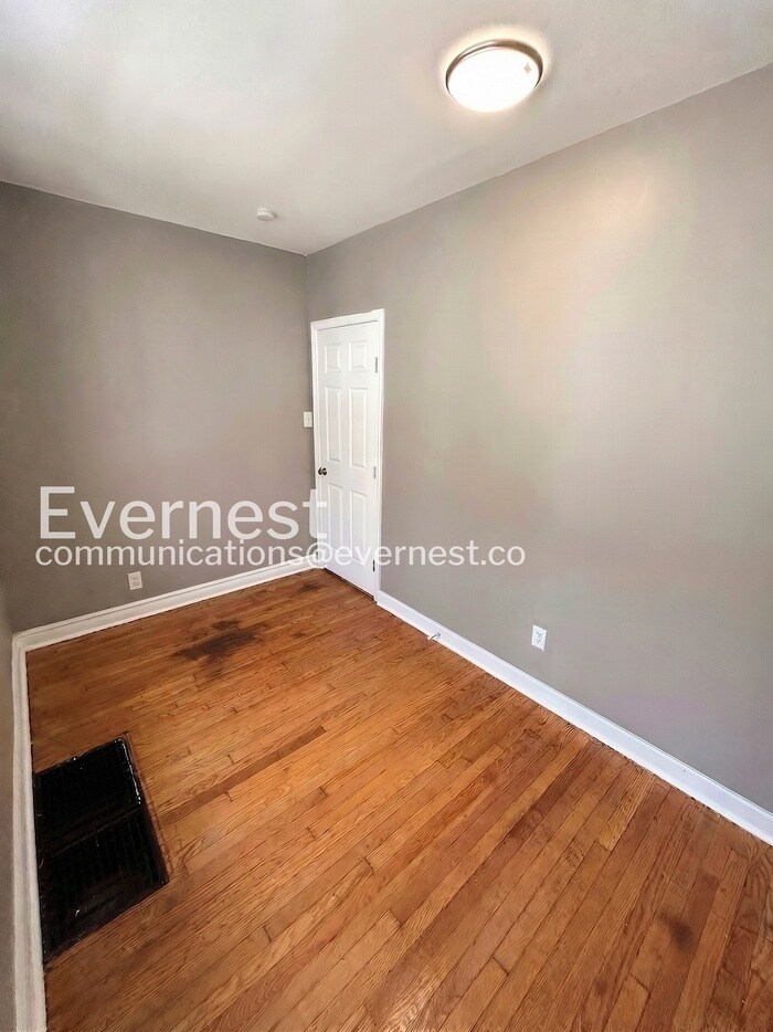 Building Photo - 5932 Floy Ave