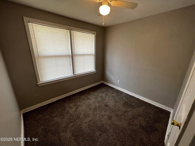 Building Photo - 5035 Campenella Dr