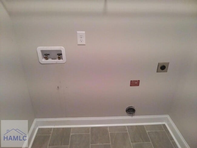 Building Photo - 729 Burke Dr