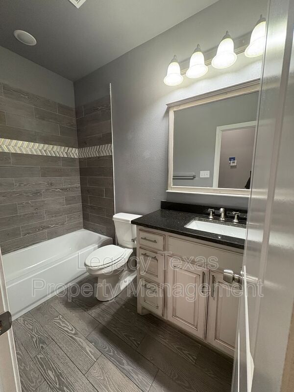 Building Photo - 216 Cleveland St