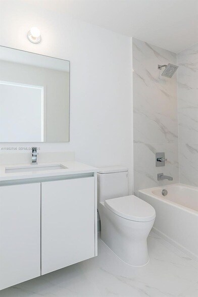 Building Photo - 700 NE 24th St