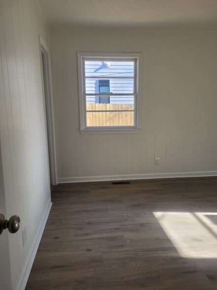 Building Photo - 2605 Vineyard St