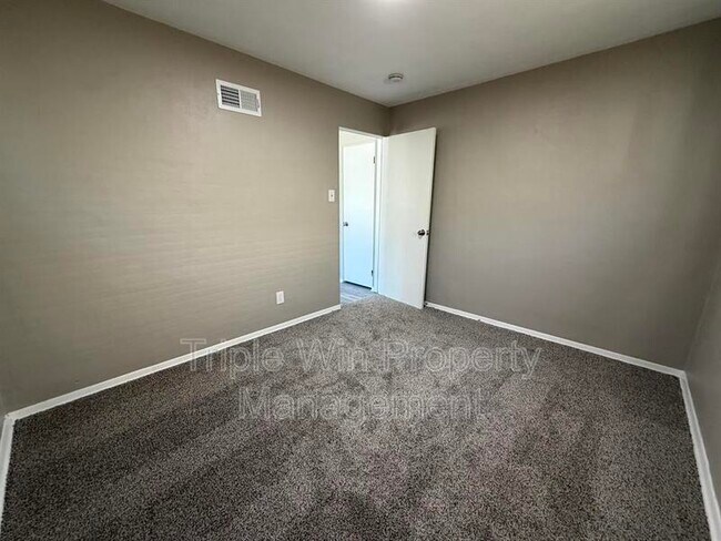 Building Photo - 24 Barto Dr