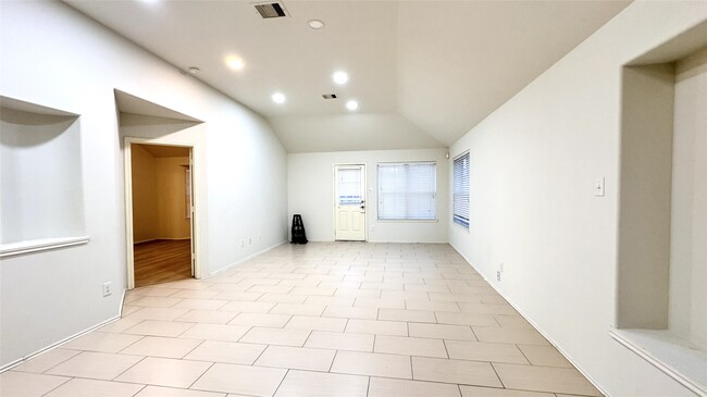 Building Photo - 6818 Hampden Point Ct