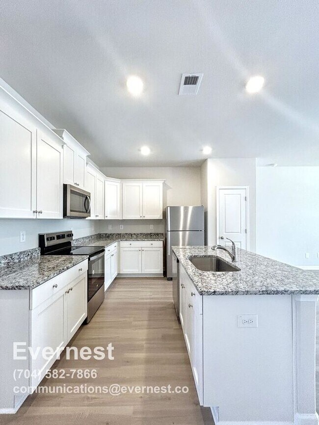 Building Photo - 2160 Willow Gln Dr