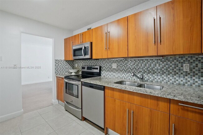 Building Photo - 3001 S Ocean Dr
