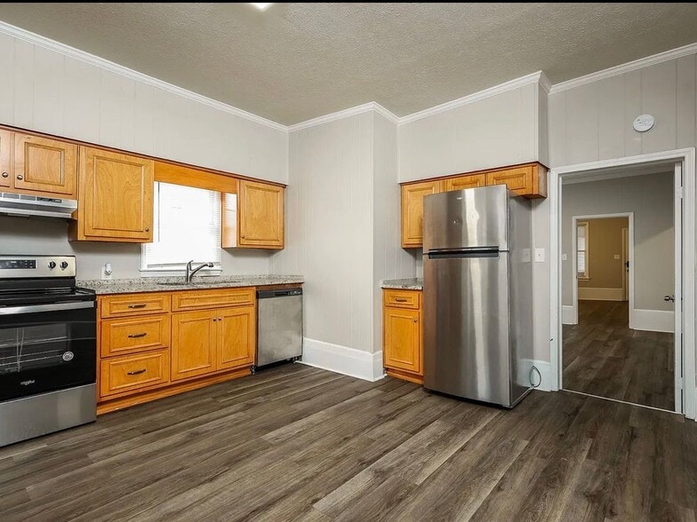 Building Photo - 2121 Nichols Ln