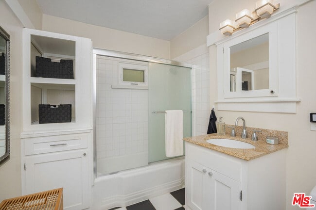 Building Photo - 431 Linnie Canal