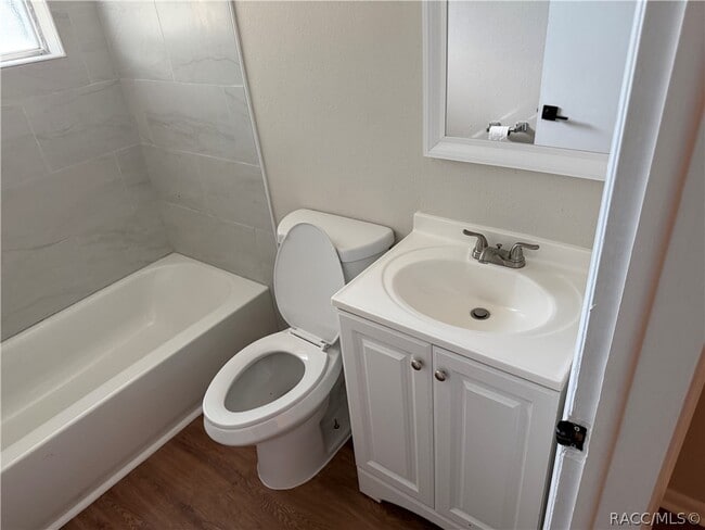 Building Photo - 7 N Jackson St