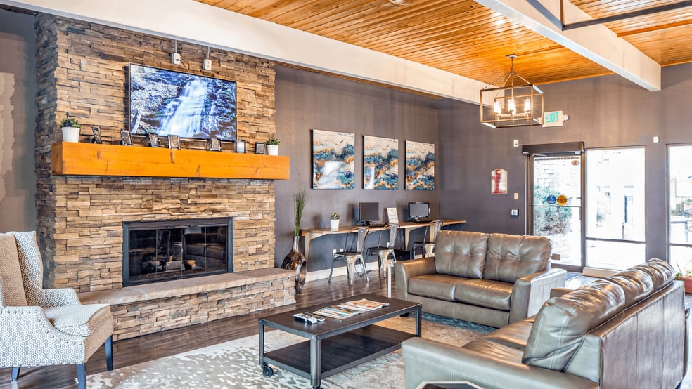 Resident Lounge - Aspen Park Apartments