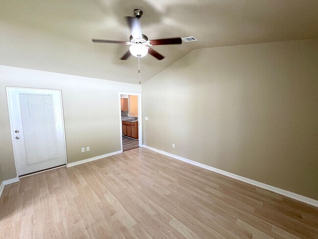 Building Photo - Huge 4 Bed 3 Bath 2 Car Townhome w FENCED YARD  for Rent!