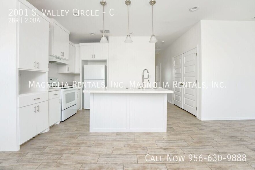 Building Photo - 2001 S Vly Cir