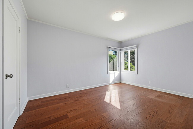 Building Photo - 4439 Kirkham St