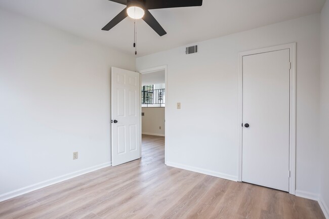 Building Photo - 3709 Kingsgate Dr