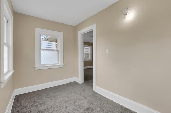 Building Photo - 418 Townsend Ave