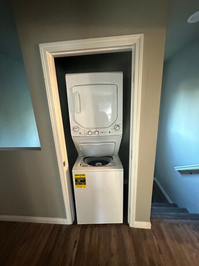 Building Photo - Charming 3 Bedroom 2 bathroom back house in the heart of San Diego's most desirable neighborhoods!