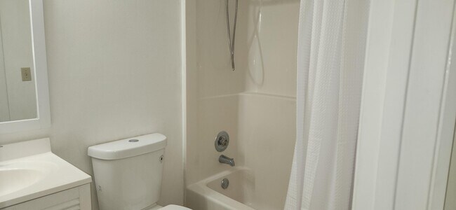 Building Photo - 6832 Palmetto Cir S