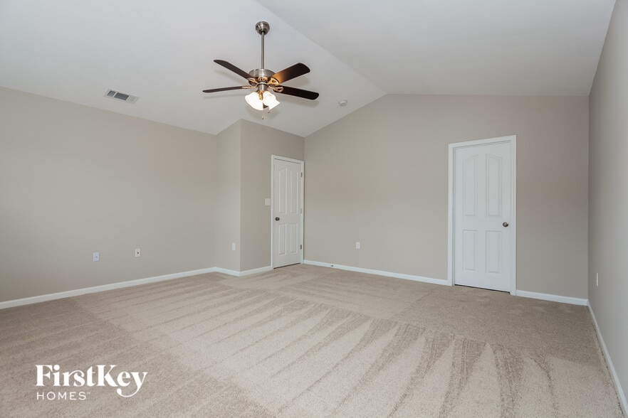 Building Photo - 1831 Eastway Dr