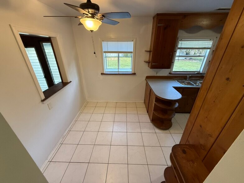 Building Photo - 69 E Seminole Ave