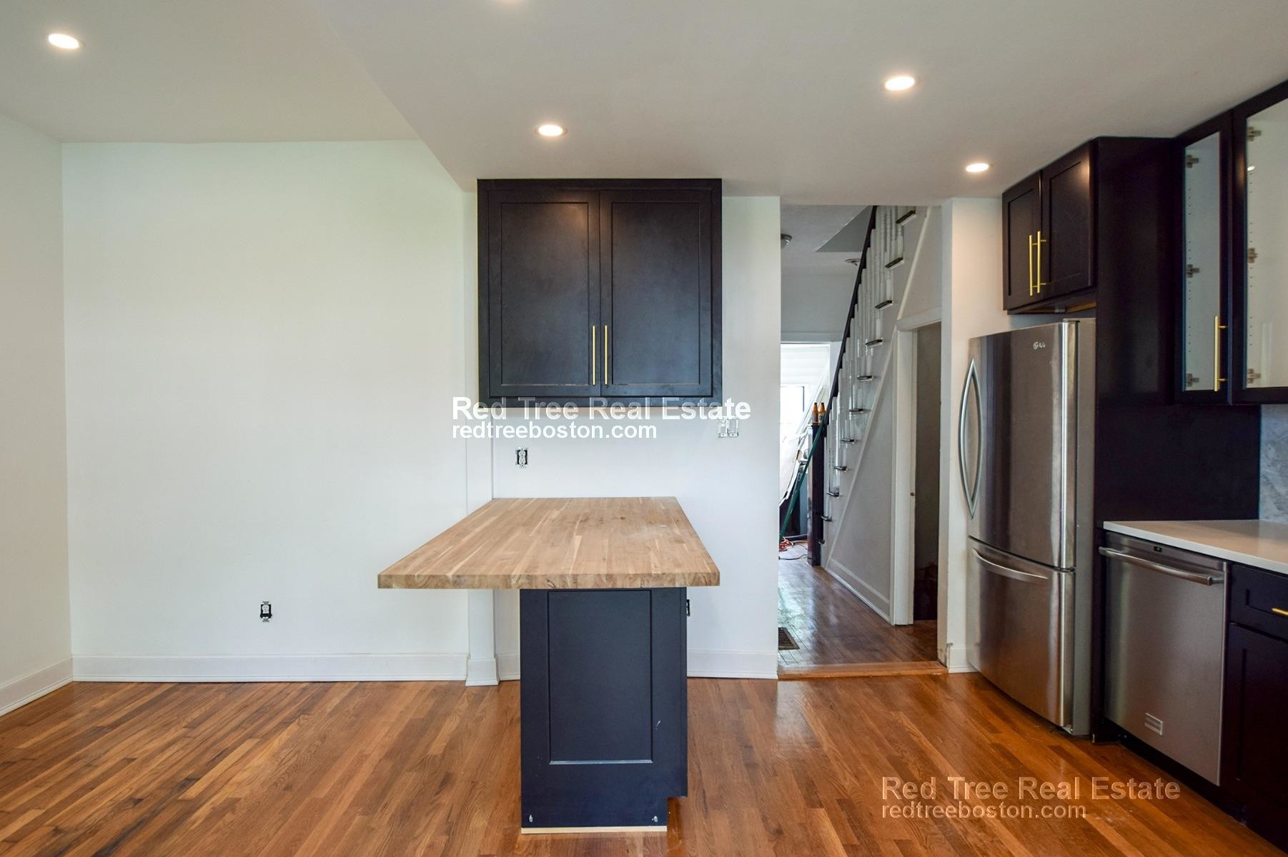 Building Photo - 32 Cedar St