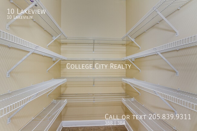 Building Photo - 10 Lakeview