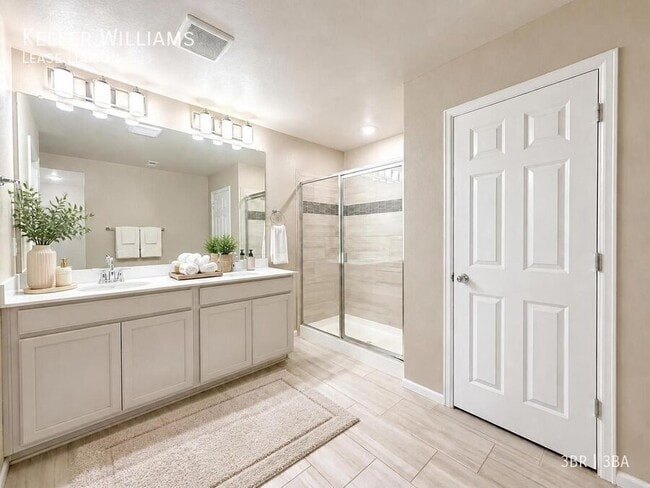 Building Photo - 915 Alpine Aven