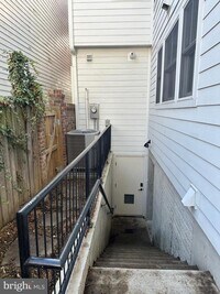 Building Photo - 214 S Henry St