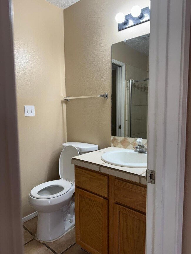 Building Photo - 256 Glenridge Park Ln NE