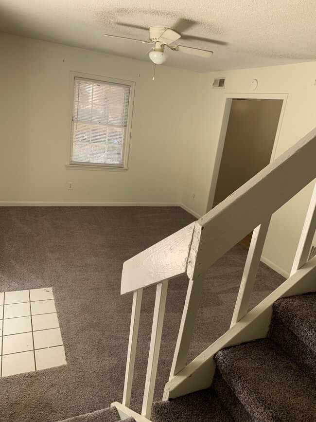 Building Photo - 103 S College St