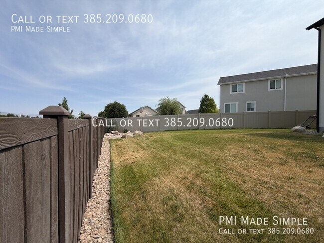Building Photo - 3621 Sparrow Ln