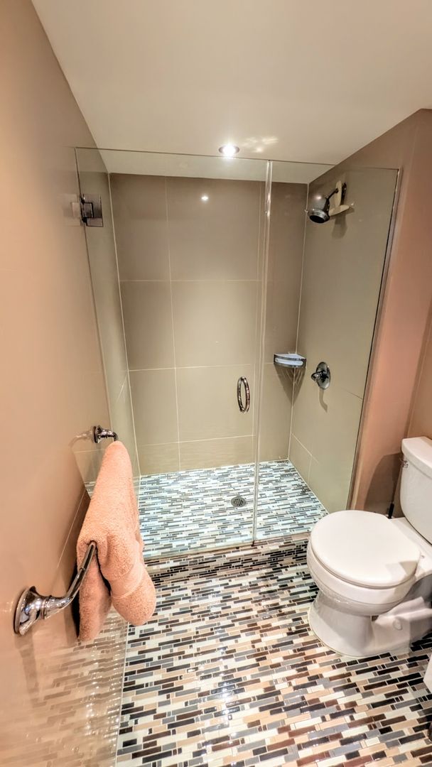 Building Photo - SEASONAL 2/2 coastal-inspired luxury condo with bay view, and boat slip