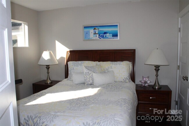 Building Photo - 18749 Vineyard Point Ln