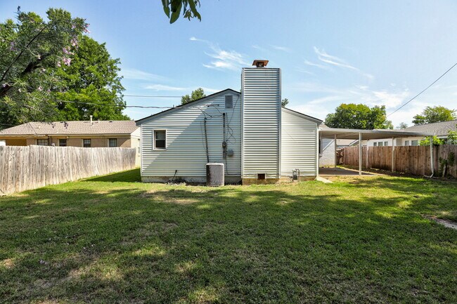 Building Photo - 910 Garver St