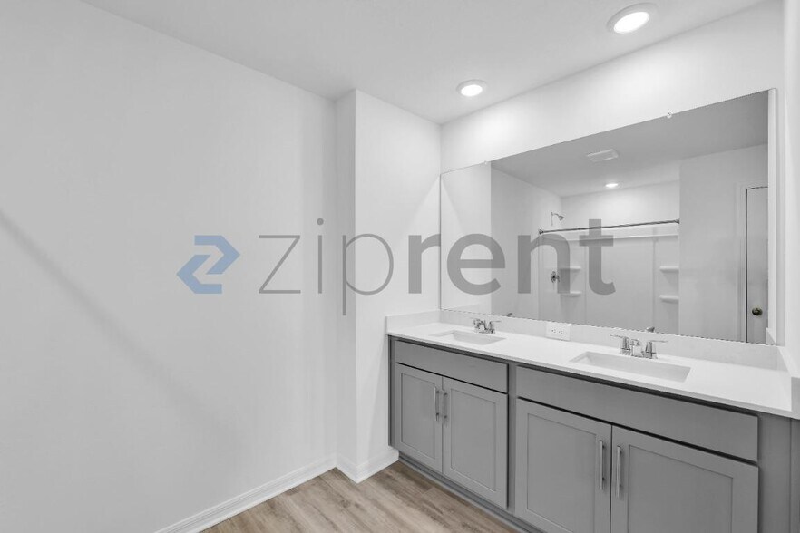 Building Photo - Unit