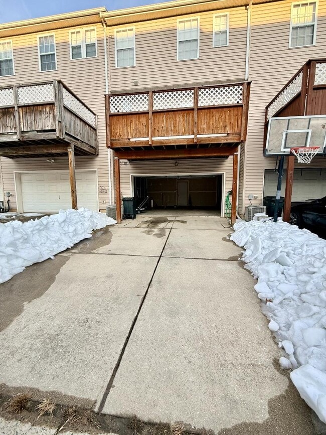 Building Photo - 838 Lowe Rd