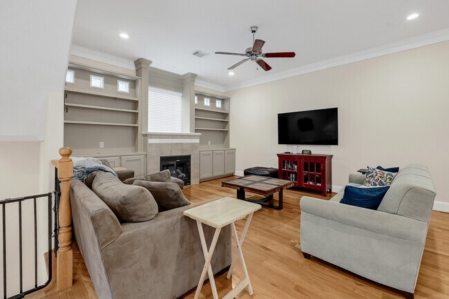 Building Photo - 2414 Dorrington St