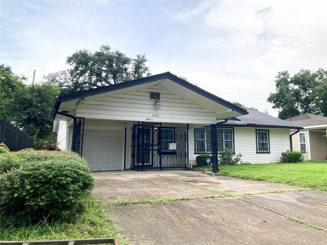 Primary Photo - 5011 Enyart St