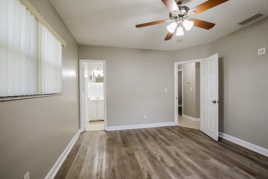 Building Photo - 141 NW 76th Terrace