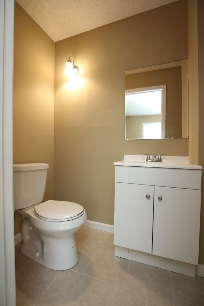 Building Photo - You’ll Love the Layout & Luxury Touches in...