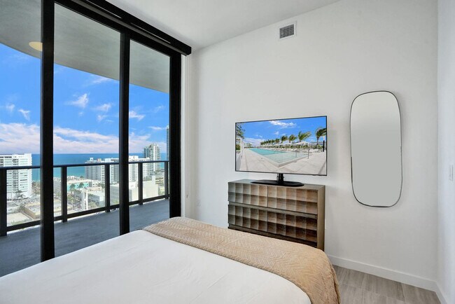 Building Photo - 580 72nd St