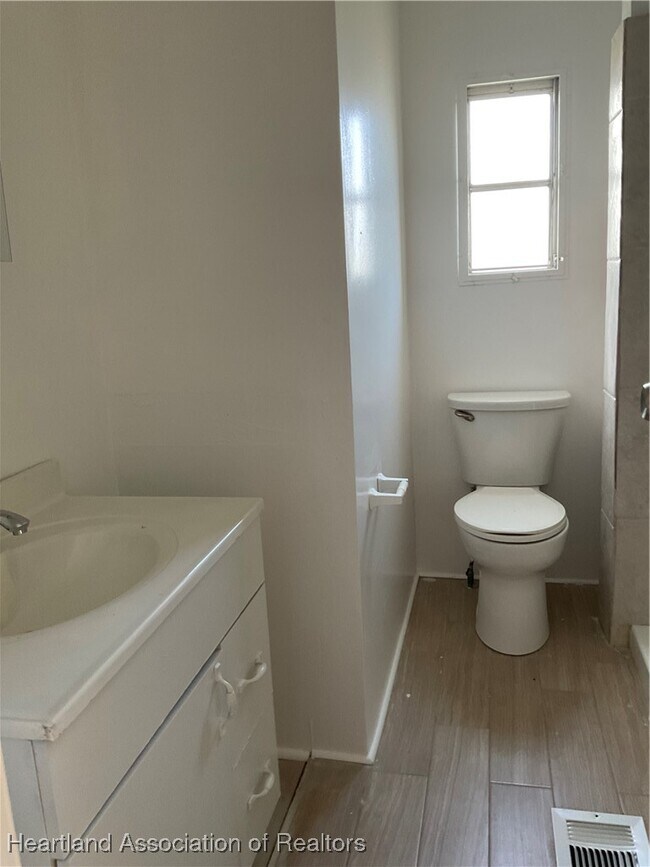 Building Photo - 4807 Mundell Ave