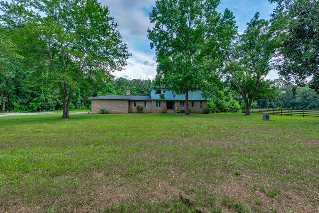 Building Photo - 400 Derby Ln